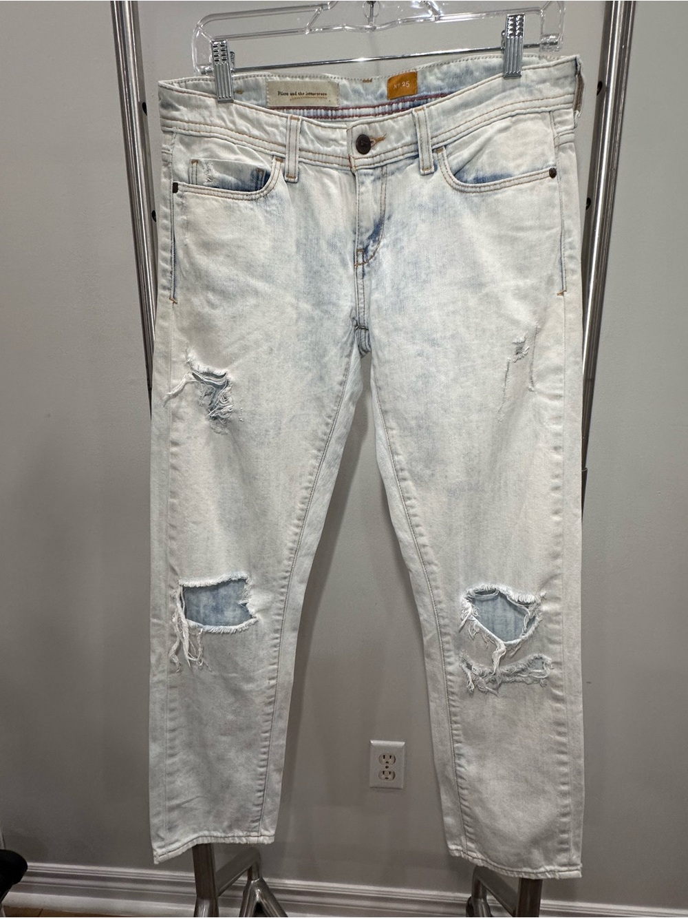 PILCRO ANTHROPOLOGIE Light Wash Blue White Distressed Jeans Low Rise Size 25